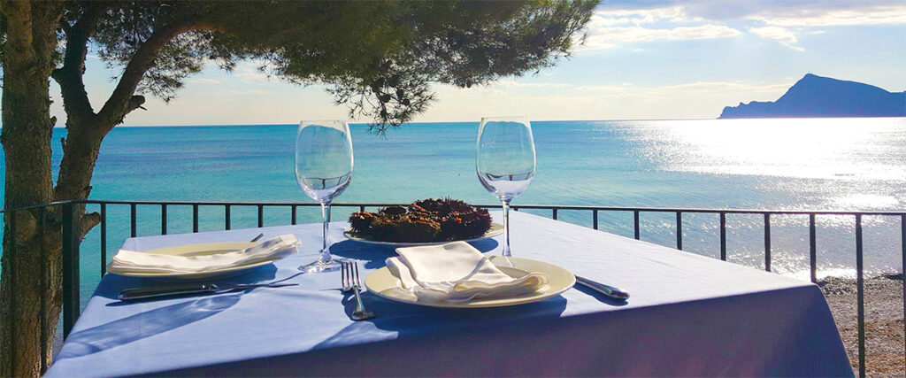 Los 10 restaurantes más bonitos de la costa española que te inspirarán para tu reforma integral